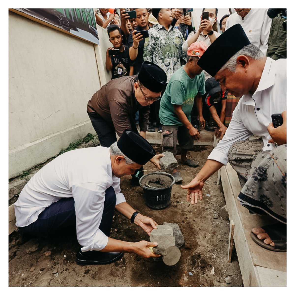 Di sinilah penerus kiai dan santri yang intelektual akan lahir. Semoga Institut Nahdlatul Ulama (INU) Tasikmalaya terus mengibarkan ajaran Islam rahmatan lil alamin.