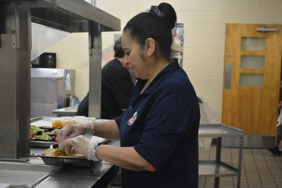 VDOESCNP's tweet photo. We know that school nutrition professionals make a positive difference every day. Make sure the nation knows too! Help #USDA showcase your hard work by completing the #FarmtoSchool Census, coming in fall 2023! #LocalCounts

More info at: https://t.co/vQWXn62cbZ https://t.co/gB03eTCQGT
