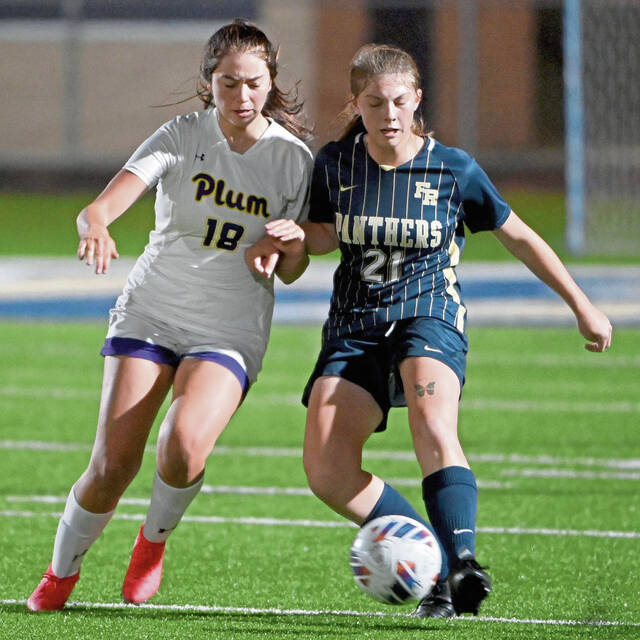 Plum sophomore girls soccer player steps into Bigger role with football team

Read more here: triblive.com/community/plum…
