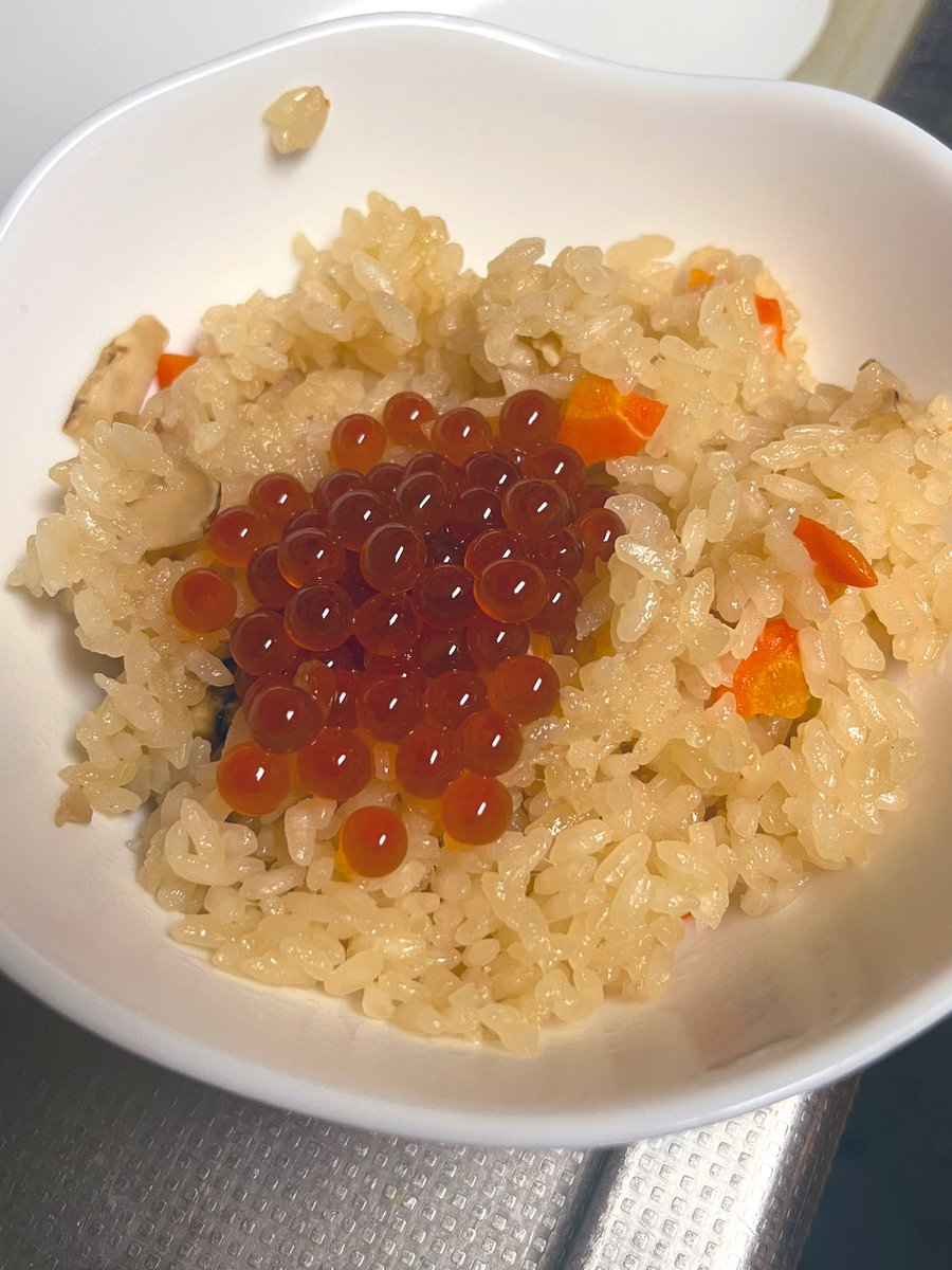 KEN_HDC201803's tweet photo. 邪道かもしれないが、家にあるイクラをのせて頂きます🤤 https://t.co/BLBK7C4Qpt