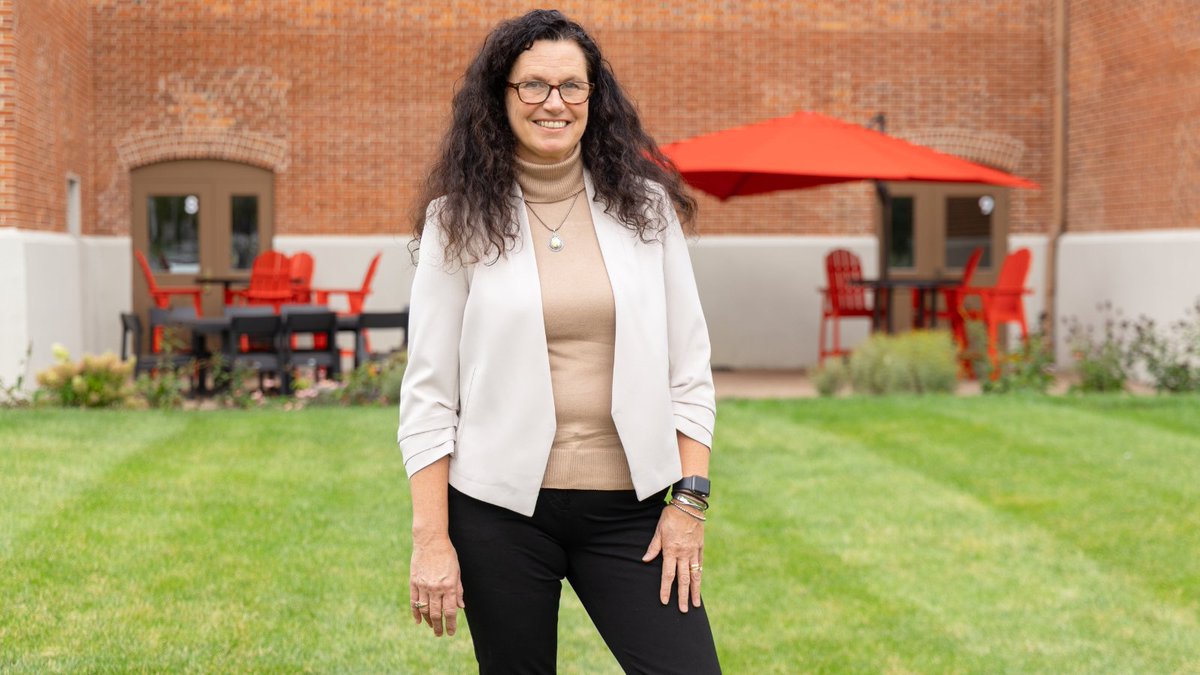 gracecollege's tweet photo. Professor Sharon Dutkowski uses her nonprofit experience to teach psychology classes at Grace. Learn about her here: https://t.co/pgMlshv6tI

#Psychology #LearnWithGrace #ProfDev #AcademicLife https://t.co/1sYgRtk5s4