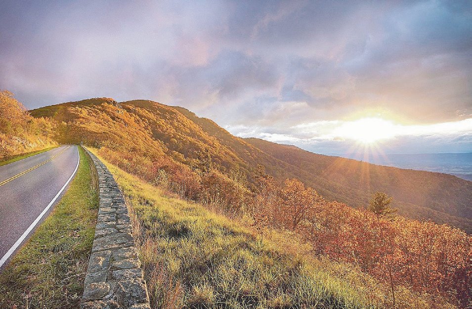 LivePlayDo's tweet image. There are a million reasons to go to Shenandoah National Park in VA this fall. See our top 4 at RecreationNews.com