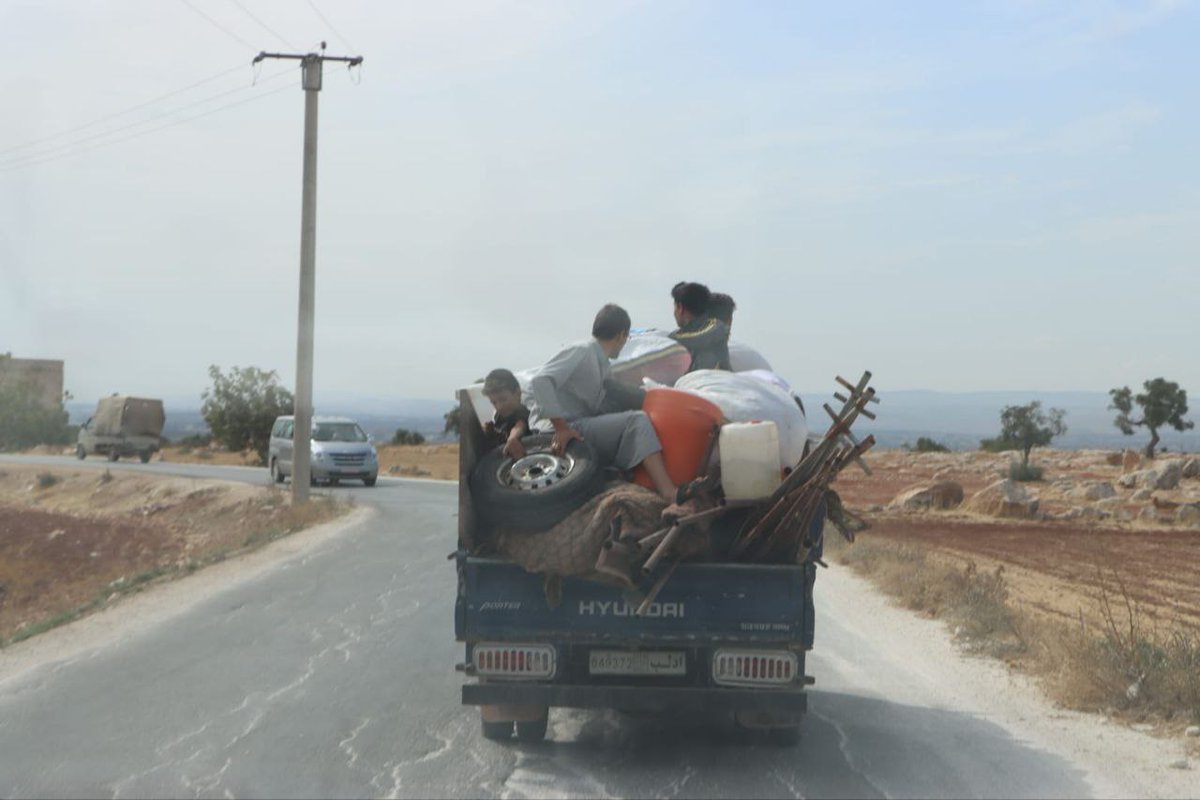 QadimoonSham's tweet photo. Bombing by Bashar Assad in Idlib, where will they go?
#AssadBombsIdlib
#PrayforIdlib https://t.co/tepGlLqurh