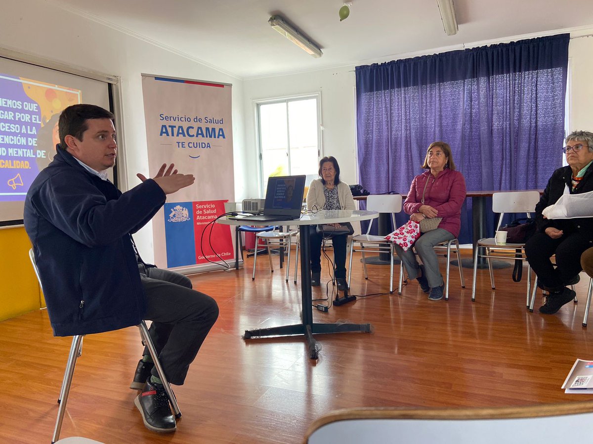 🏥Nuestro equipo de Participación Ciudadana y Dr. Esteban Ricke, Jefe depto. Salud Mental se encuentran en Cesfam Rosario Corvalán de #Caldera realizando un conversatorio para los usuarios y usuarias junto con un stand informativo para la comunidad.