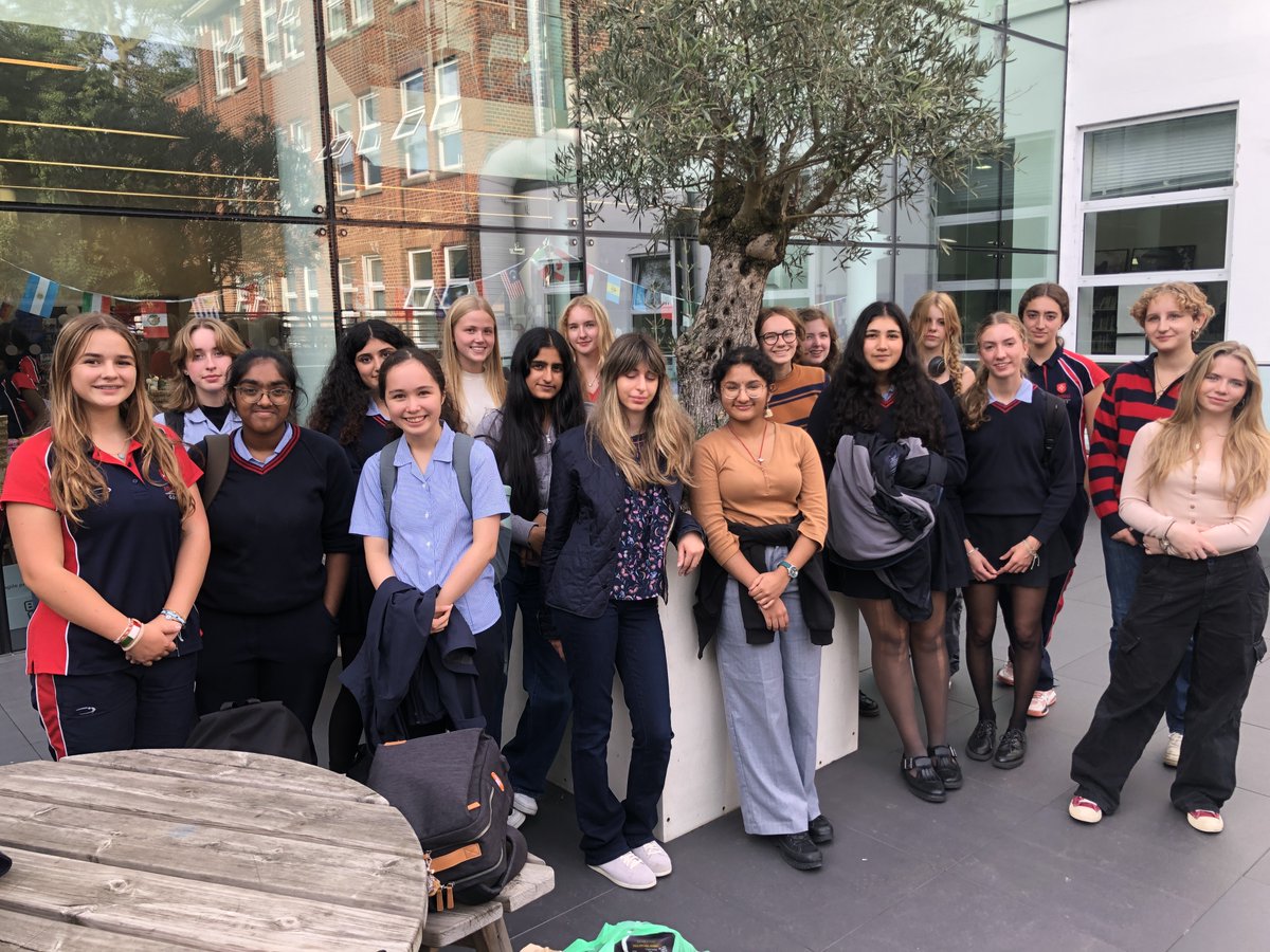 nhehs's tweet photo. Our Y10-13 students off to the MFL Symposium 'Fables, Folklore and Fairytales' at @NLCS1850 tonight, to discuss literature from around the world. #WeekofLanguages #MFL https://t.co/NNm12uS9Dw