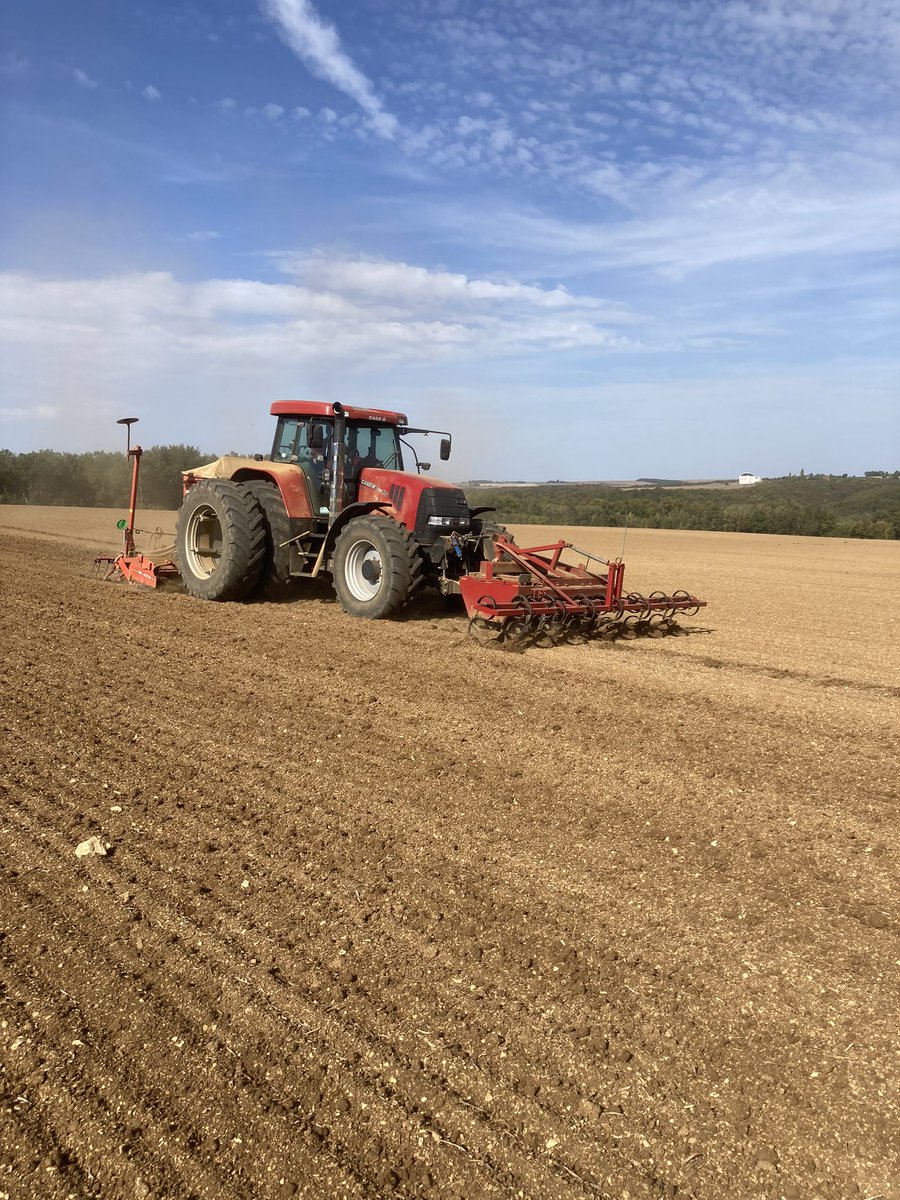 OlivierCOSTE2's tweet photo. Top 👍départ dans les #Semis2023.
Nous débutons @CerealesTwitt le 10 octobre sur un plateau de l’#Yonne et non loin du @Chateaumaulnes,avec le mélange #Blé🌾 #MMS2024 pour la #filière #LuHarmony 🍚🍞.
Bon semis à #CeuxQuiSèment😉
@intercereales 
@AGPB_Cerealiers 
@Fragritwittos https://t.co/32iHMH7GsK