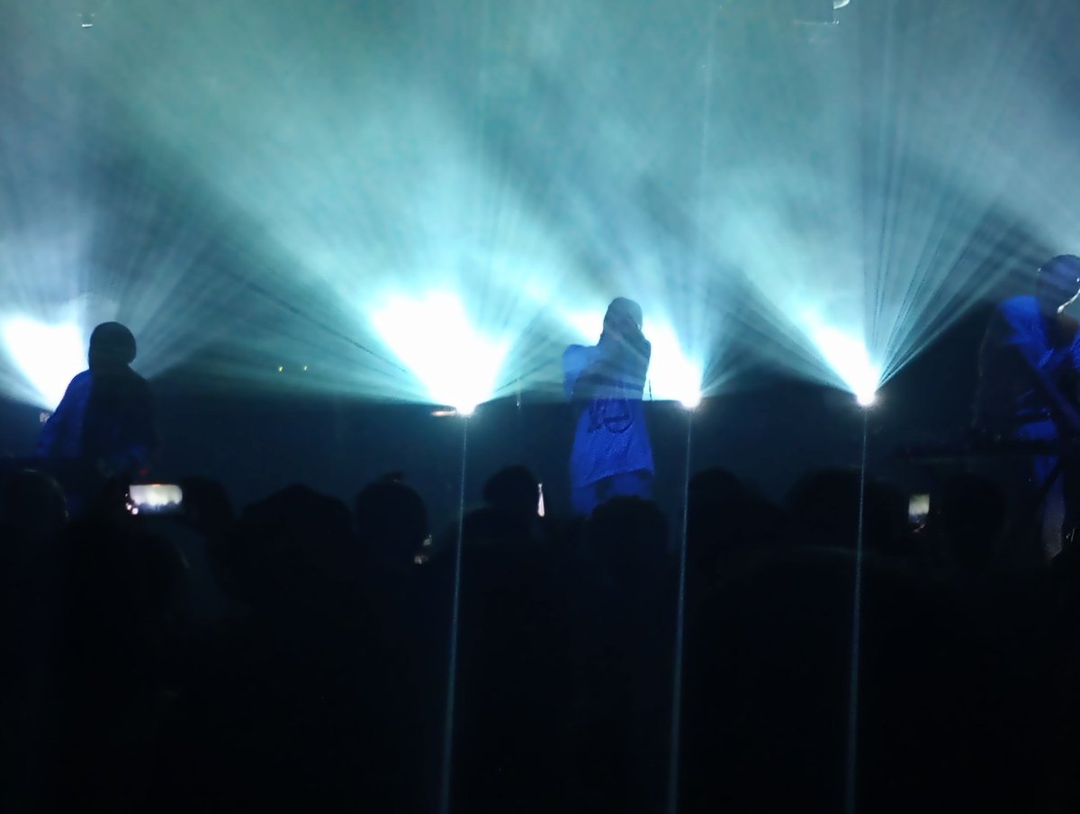 haplight's tweet image. 「DMBQ, ENDON, Jim O'Rourke + 石橋英子」/渋谷クアトロ
ENDON〜ジム・オルーク+石橋英子〜DMBQのスリーマンライブ〜!!!
轟音ノイズに、重層的なアンビエント、そして爆音ダイナマイトロック〜カッコいいですね〜🎶
#DMBQ　#ENDON