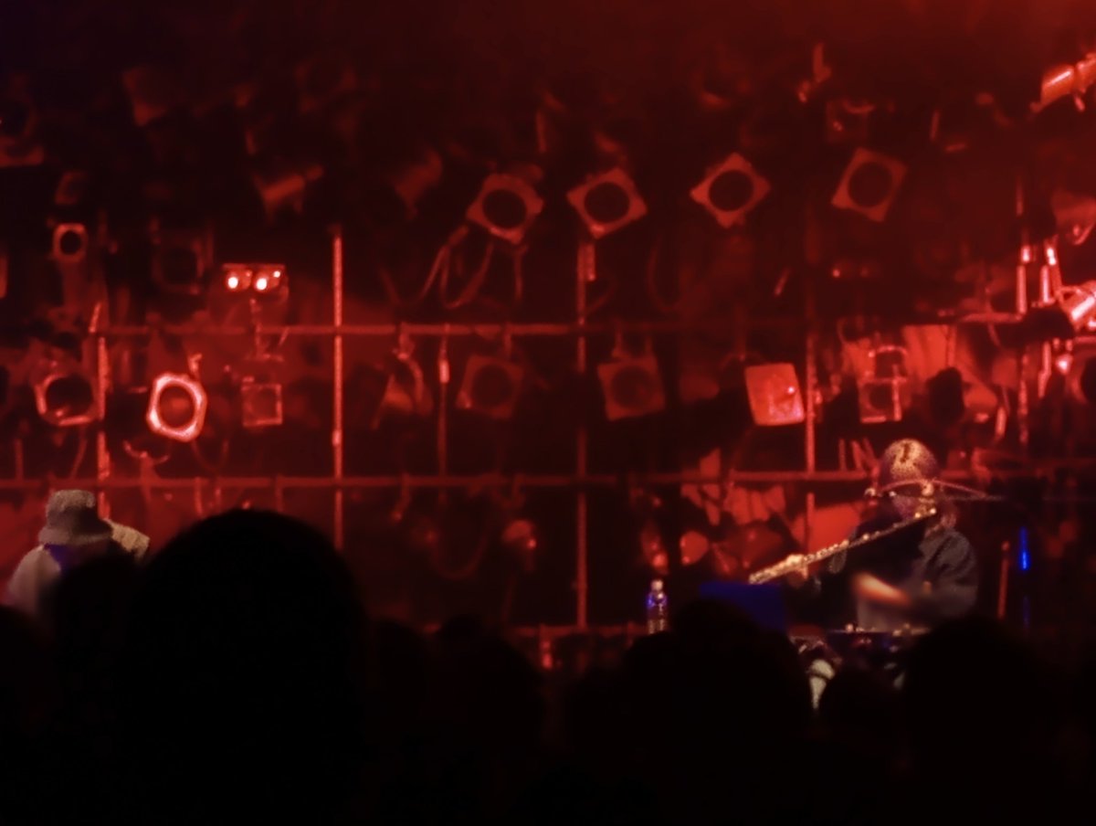 haplight's tweet image. 「DMBQ, ENDON, Jim O'Rourke + 石橋英子」/渋谷クアトロ
ENDON〜ジム・オルーク+石橋英子〜DMBQのスリーマンライブ〜!!!
轟音ノイズに、重層的なアンビエント、そして爆音ダイナマイトロック〜カッコいいですね〜🎶
#DMBQ　#ENDON