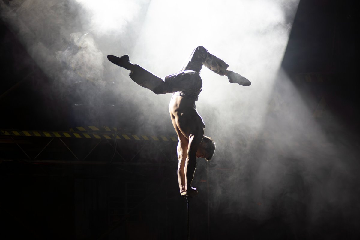 VilleElancourt's tweet photo. Lancement de saison réussi pour @Le_Prisme78, samedi dernier, avec le spectacle #TapFactory. Un mélange explosif de claquettes, percussions, acrobaties et danse urbaine qui annonce une magnifique année culturelle à #Élancourt 👏
👉🏽Toute la programmation : https://t.co/9lnhe5dsIi https://t.co/A8jQyg0ja9