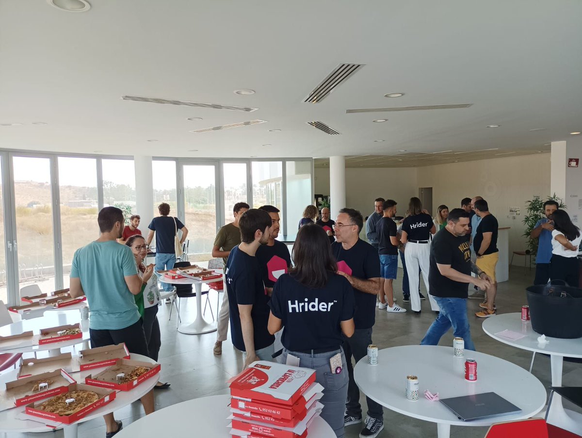 Hrider360's tweet photo. 🎉  ¡Celebrando un rebranding por todo lo alto! 🎉 Tenemos muchas cosas por las que brindar (y comer pizzas y tarta), y te las contamos aquí: https://t.co/WsvN78SR6p #rrhh #startup #talento https://t.co/ZohUxmtoI7
