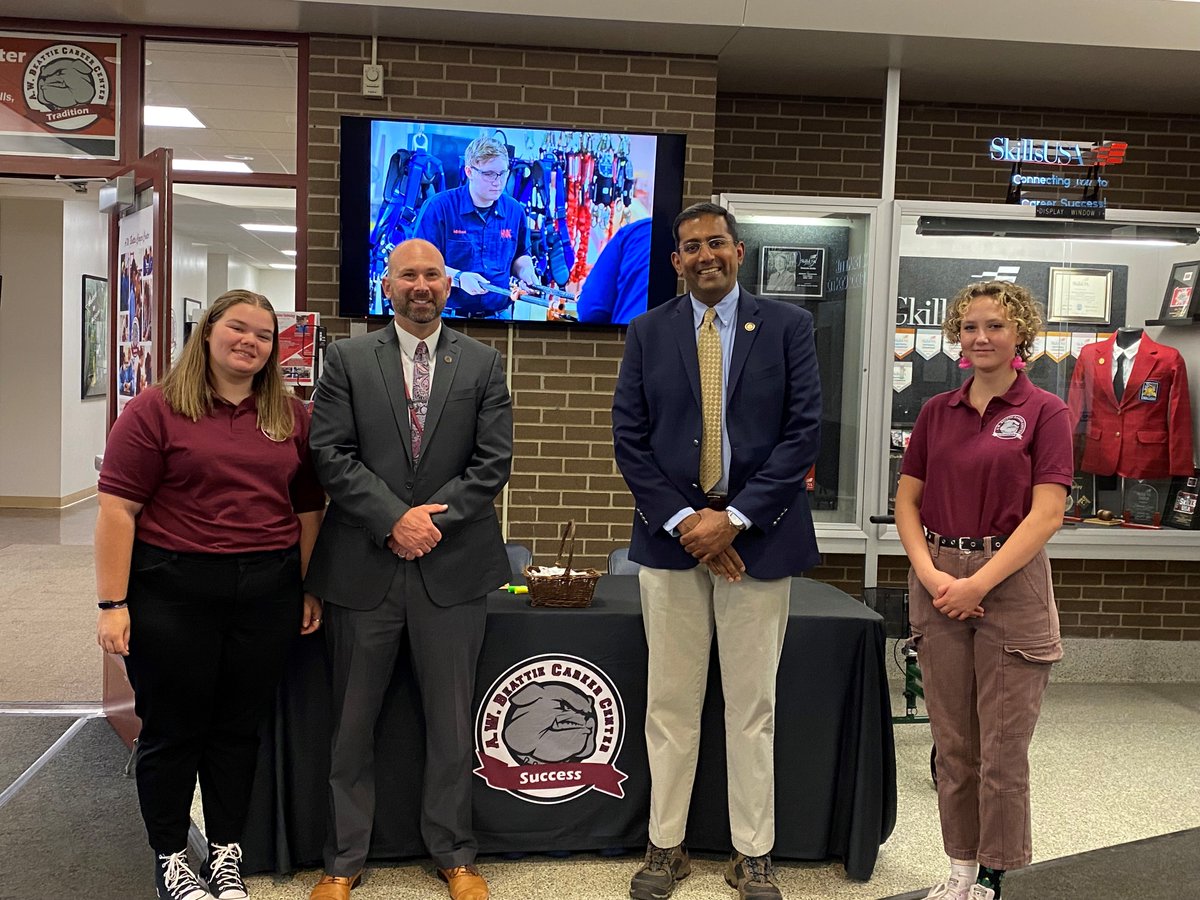 RepVenkat's tweet photo. Yesterday I attended the @AWBeattieCC Fall Open House! It was great to learn about their programs and speak with alumni and current students and teachers. I will continue to support Beattie’s important work to help our students prepare for the careers of tomorrow. https://t.co/sSbsY7MdFC