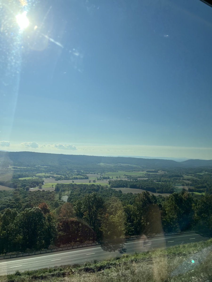 IndyWrestling1's tweet photo. What a picture perfect day to be traveling to DC @YourIndySchools @CoachVanek #8thGradeDCTrip https://t.co/ePs3PcqDn3