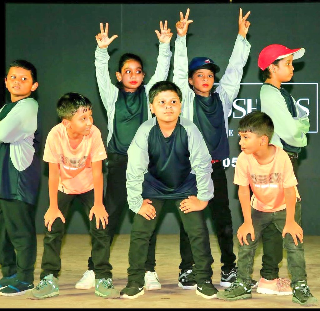 Yoshvas_Studio's tweet photo. #yoshvasdancestudio Pallavaram Branch Teens Batch-1 performance #first #year #anniversary #dance #show https://t.co/UT3gP3VNwu