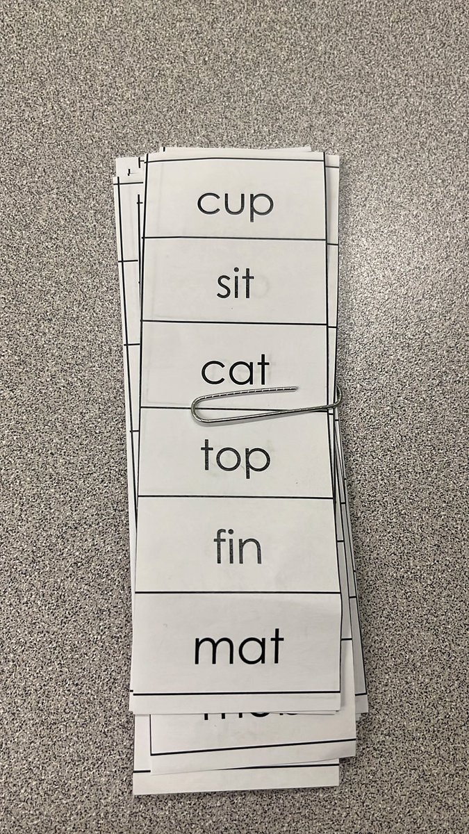Quick blend practice at the end of a learning time - strips cut up from @UFLiteracy roll and read! I have students 1 minute to read to self, then they were able to practice reading to me. Great way to check on letter sounds and blending skills!