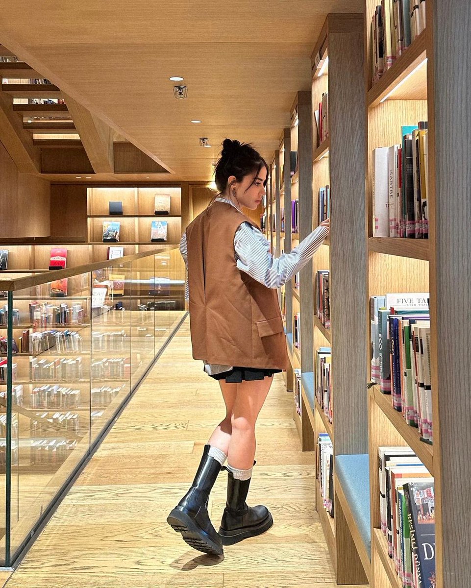 OzgeGurelBRA's tweet photo. 📸| #ÖzgeGürel via instagram feed.

“Shh!! 🤫” https://t.co/3icihzw37o