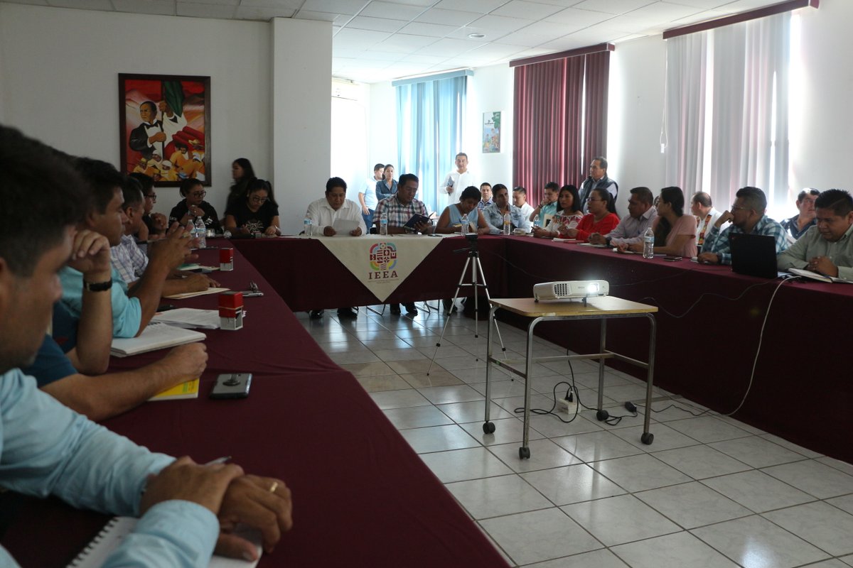 Nuestro director general, Rey Magaña García, encabeza la reunión de balance con las y los Coordinadores de las 26 Zonas con que contamos en todo el estado y con las personas encargadas de las jefaturas.
<a href="/salomonj/">Salomón Jara Cruz</a>