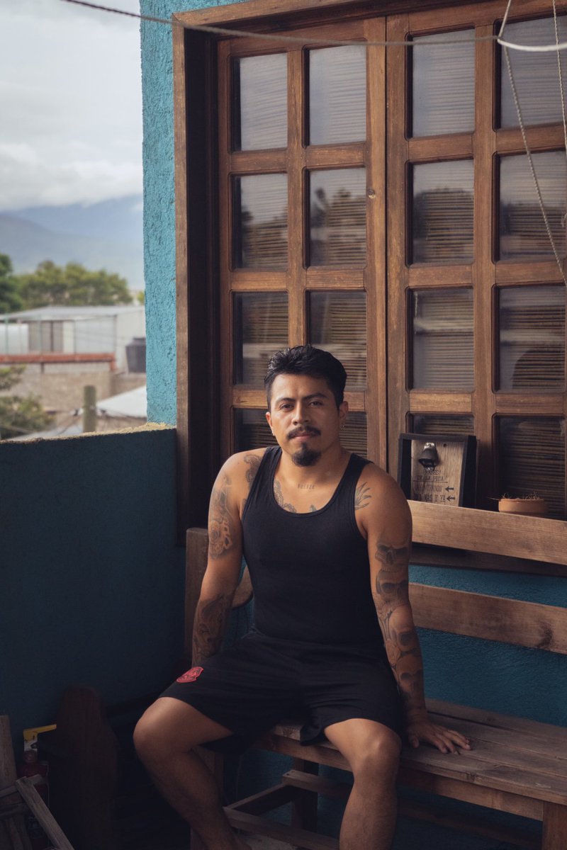 Jaredcastro77's tweet photo. La vida tiene demasiadas perspectivas, ¡disfruta!🫀

📸 male.erotica 🔥

#scrufflatino #scruff #tatuaje #chacal #lgbt #leather  #man #latino #Tatto #tattoos #Oaxaca #mexico #followme #beautiful #piercing #cerveza #hombre #instalike #Gay #gayboy #instagay #pride #macho #moreno https://t.co/DgC7TOarIY