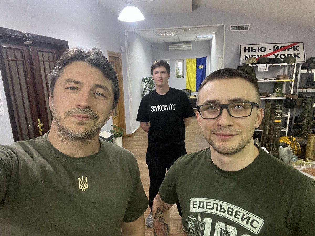serhiyprytula's tweet photo. Друзі, минуло пів доби, як наш фонд, спільно з @sternenko та @igorlachenkov, запустив мегазбір «МОЖЕМ ПАВТАРІТЬ»!

Сотні тисяч транзакцій вже гарантували ворогу «приємність» у вигляді 37 БПЛА дальнього радіусу дії.

Але боремося за 100!

А це означає, що у нас попереду ще 2,5 доби, за які треба дозбирати на 63 літачки!

І я вірю, що нам це під силу!
Адже, традиційно, до збору долучились усі: діти та дорослі, люди та бізнеси, ті хто в Україні і ті, хто за її межами!

Дякую за ваші донати! 
Усім без винятку!
І тим, хто донатив копійку і таким компаніям, як EasyPay та Uklon , які задонатили по мільйону гривень!

Немає маленьких донатів. Є різні можливості!

Будь-який донат - це прояв небайдужості. Це прояв турботи про країну, це про плече підтримки Війську, це про залученість до справедливої відплати ворогам за удари ��о наших містах та селах.

Зло має бути покаране. І ми з вами зараз збира��мо на каральні мечі.

Уклінно прошу про підтримку наших людей у США та Канаді! А також прошу крипто інвесторів звернути увагу на наші криптогаманці. USDT заходять, а от з бітком і ефіром все дуже сумно. Піднажміть;))!!!

Товариство!
Прошу усіх посильно долучитися до збору, якщо ви ще цього не зробили!

Рахунки активні. Репост - це теж допомога!

Monobank - https://t.co/mEZPldRL4g

Приват - https://t.co/5FDgZlXjX7

Paypal - serhiy.prytula.kyiv@gmail.com

Валютні рахунки - https://t.co/mXwERkr5NM

Волонтерська картка - 5168 7420 6353 7207

Bitcoin - bc1q8wx68f0v54s5whafyfcrc5hv6ad544v7csp03r

ETH - 0xfc0b52E020223c98a546F814cdA6d7872D74b386

USDT (TRC20) - TXWij58sQniqy2jtF8QE5xSX2zLQ5YMhUa

Дякую!

Працюємо, панове!
