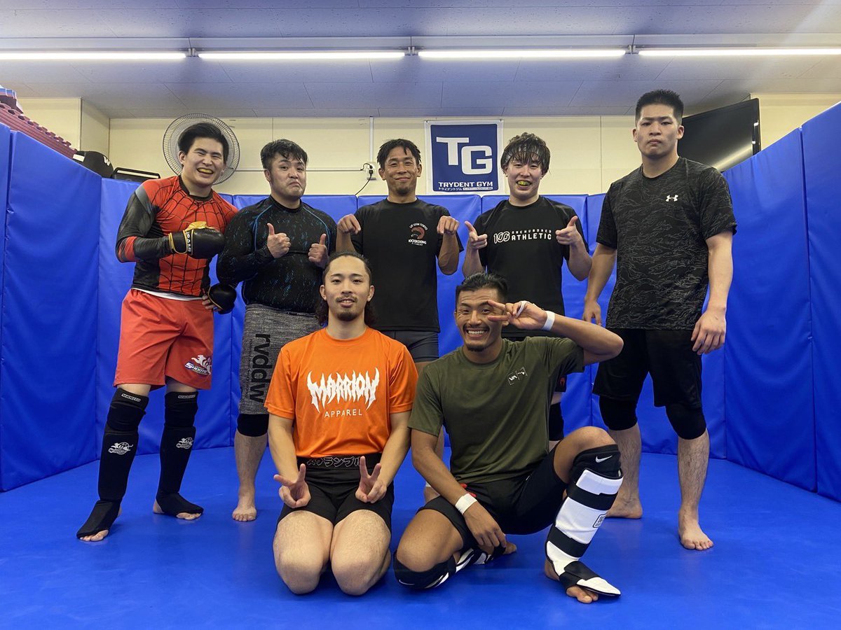 TsubakingAsuka's tweet photo. 火曜日MMAスパー無事終了！
10/15はアマチュア修斗全日本に竹内豊が出場！
優勝目指して頑張らせます😠

10/21は椿飛鳥がプロ修斗！
めっちゃ頑張ります😠

勝つ！！！
#全日本アマチュア修斗
#shooto1021 https://t.co/uFtFJaR8IY