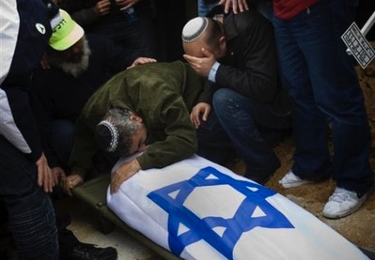 amansouraja's tweet photo. لأول مرة منذ اغتصابها أرض #فلسطين عام 1948 ألف جنازة في وقت واحد في إسرائيل #طوفان_الأقصى #غزة_الآن #غزة_تحت_القصف https://t.co/0cE3PXW5MM