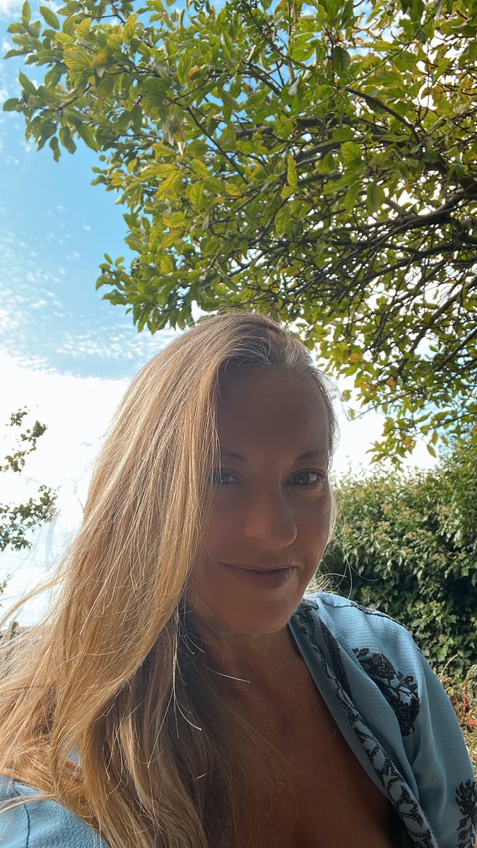 sachaistreem's tweet image. Sitting in nature makes me stronger, big love from the magic garden ☺️ #TruthbombTuesday