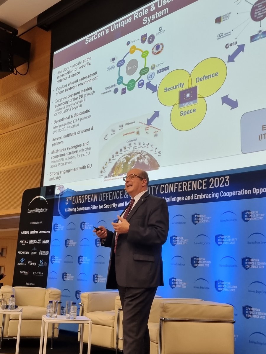 🌐 Keynote at #EuropeanDefenceSecurityConf 🛰️ #SatCen Director @sducaru addressed the 3rd European Defence & Security Conference on the Centre's mission at the nexus of #security, #defence and #space, delivering vital #GEOINT analysis for informed action🌍📊