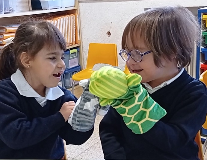 mcorredentora's tweet photo. En el #colegiomariacorredentora queremos el bienestar emocional de nuestros alumnos y por ello, damos mucha importancia al desarrollo de habilidades sociales que les permitan formar parte activa de la sociedad 
#DíaMundialSaludMental ⬇️⬇️
https://t.co/1lfKbtwd3n https://t.co/PxvWCAFvg5