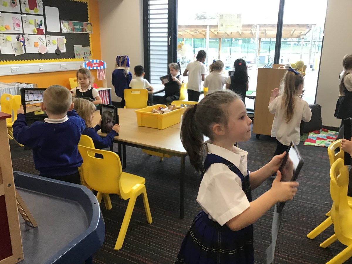 P1b have been learning to log into our school iPads and take photographs. We explored the different types of photos and videos we could take. #digitallearning #connectedlearning