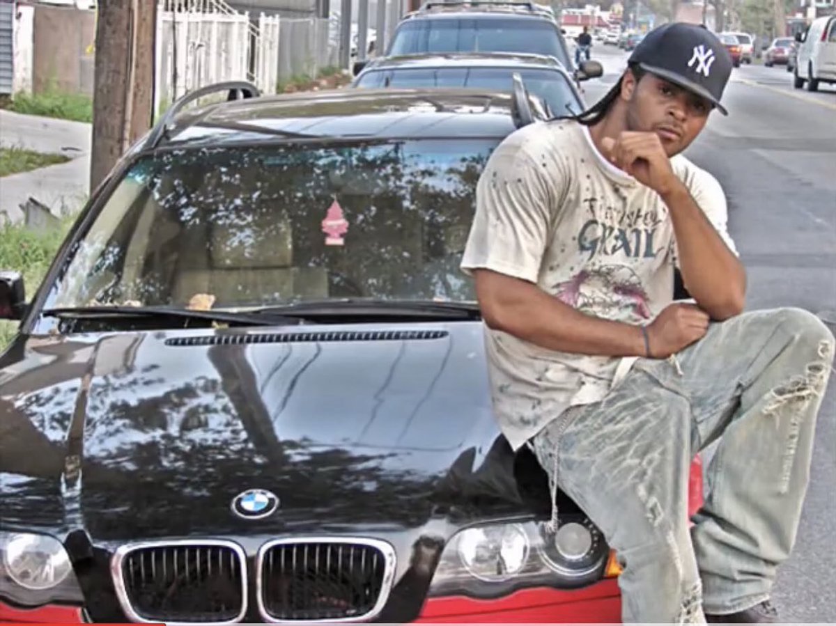 yrflashy's tweet photo. Stack Bundles in the background vibing to the music 
“It’s the music baby!” 
ST🎤CKT🔊BER 🗽 @IAMSTACKBUNDLES @jimjonescapo #Stacktober #StackBundles #bbsimon #newyitty #welitty #yrflashy #weoutside https://t.co/xB4Mbx5wQt