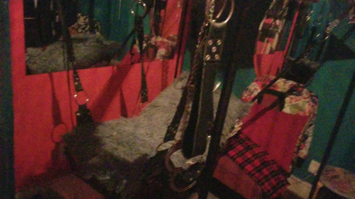 TheDEV333's tweet image. Who wana host a dark room with me wet as fuck and need content and a host  #charlottefreaks