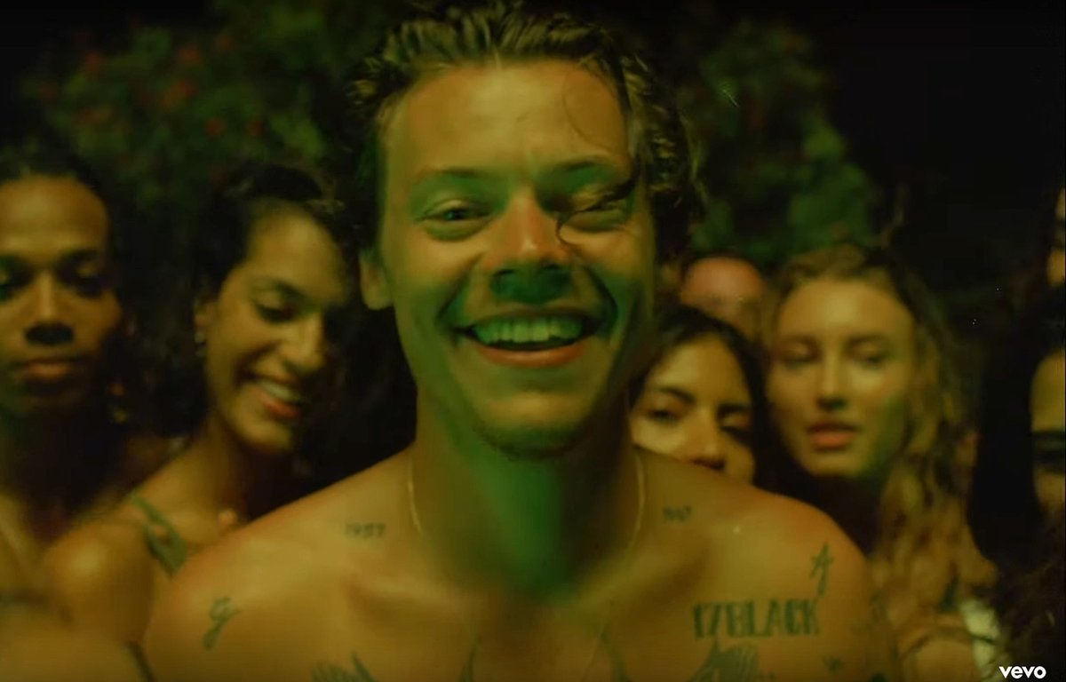 PopCrave's tweet photo. 4 years ago, Harry Styles released "Lights Up." https://t.co/uJJfu8rDoY