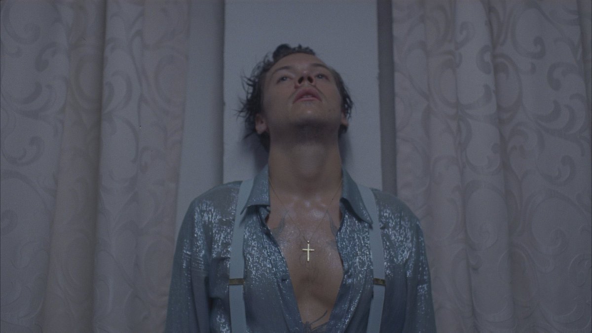 PopCrave's tweet photo. 4 years ago, Harry Styles released "Lights Up." https://t.co/uJJfu8rDoY
