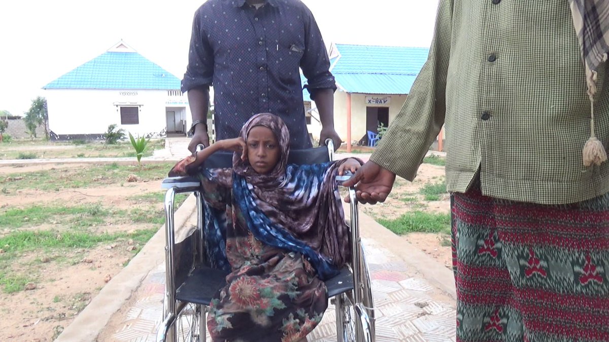 AfricanReports's tweet photo. GRAPHIC: 8 civilians ( 6 children, their mother &amp; grandmother), were injured after drone strike targeted their house in #AlShabaab-controlled town of Jilib in #Somalia's Middle Juba. Similar drone strikes reported in Bu'ale &amp; Sakow towns. Both #Kenya &amp; #US conducts strikes there. https://t.co/mzwbqNUmF7