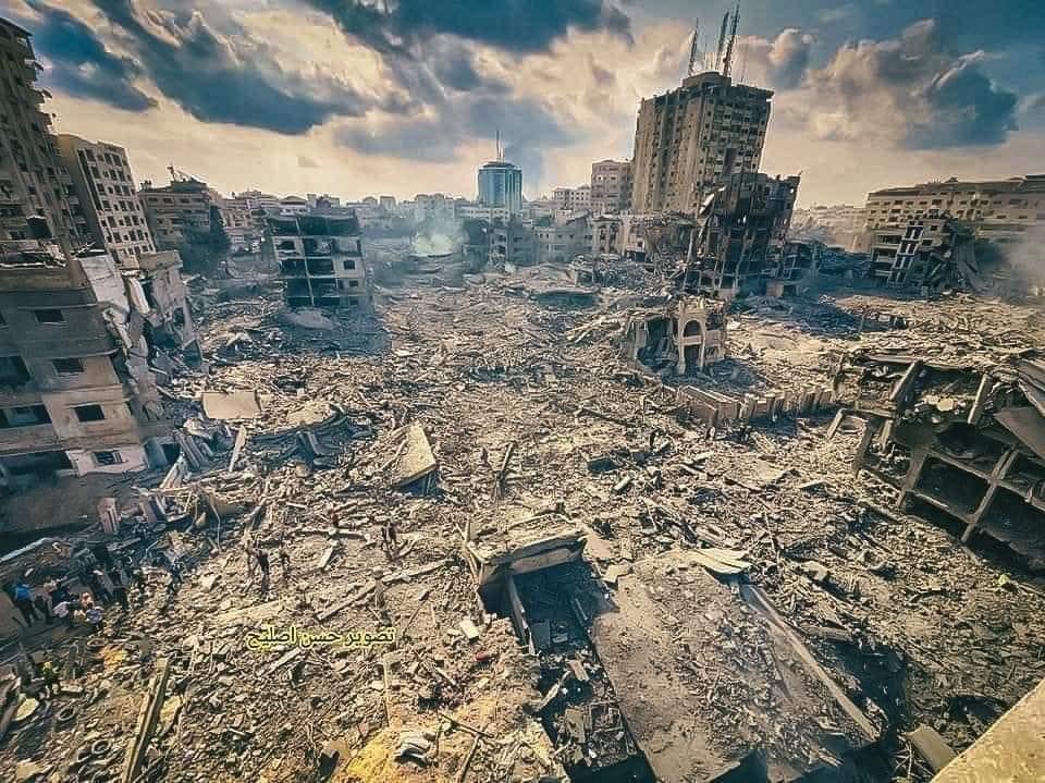 sajedamee's tweet photo. ليس مشهداً من فيلم "نهاية العالم "
إنها غزة الوحيدة "وسط العالم" 🥹 https://t.co/wHNS6eIqce