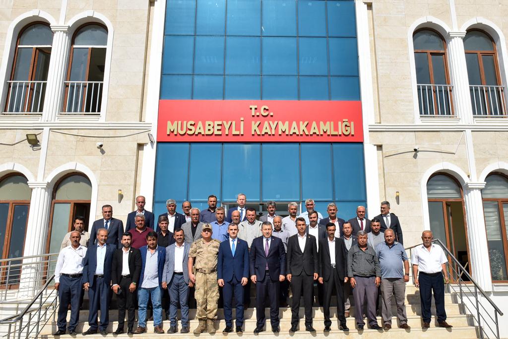 kilisvaliligi's tweet photo. 📍Musabeyli 
Valimiz Sayın Tahir Şahin, Kaymakamımız Sn. Hamza Özbilgi, İl Emn. Müd. Sn.Ahmet Kurt, İl J. Kom. J.Alb. Sn. Halil Coşkun ve İl Özel İd. Genel Sek. Sn. Murat Küçükoğlu, Musabeyli ilçemizde görev yapan muhtarlarımızla değerlendirme toplantısında bir araya geldi. https://t.co/6g48nIvJxT