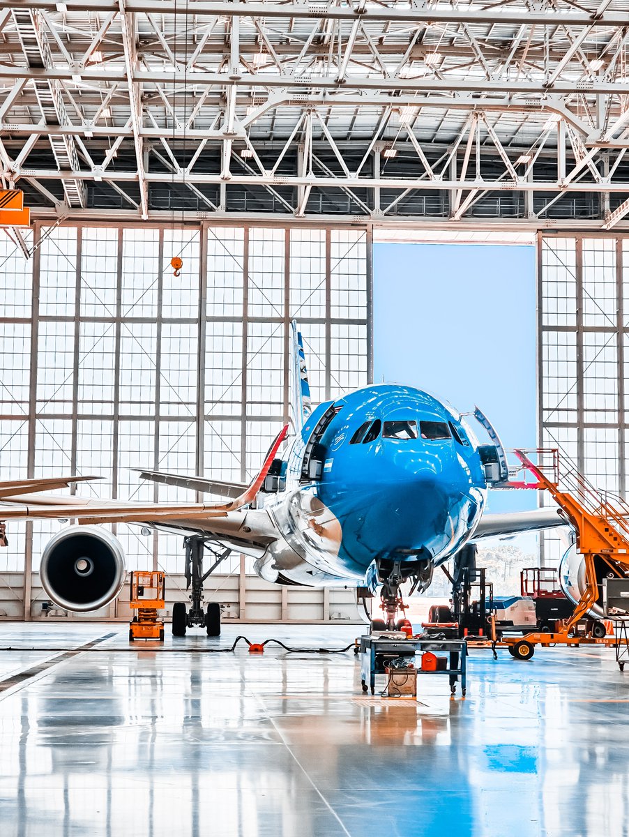 Aerolineas_AR's tweet photo. ✈️ Mañana celeste desde nuestro hangar 5 en Ezeiza. ☀️ 🇦🇷 https://t.co/AzP5ggKb0b