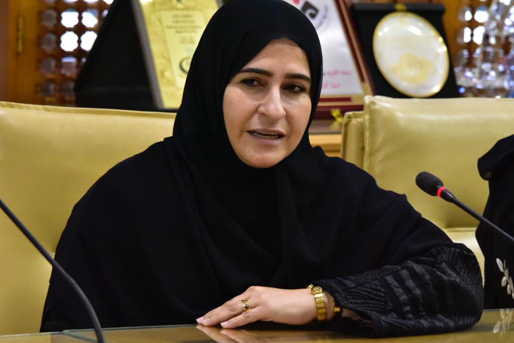 استقبل صباح هذا اليوم سعادة الشيخ محمد بن سليمان الكندي محافظ شمال الباطنة بمكتبه طلبة المحافظة الفائزين على مستوى السلطنة بجائزة الإبداع الأدبي لطلبة المدارس،وكان بمعيته المدير العام المساعد ومدير الدائرة،حيث أشاد بالمستوى الذي قدموه في الجائزة وحثهم على مواصلة التميز والإبداع.