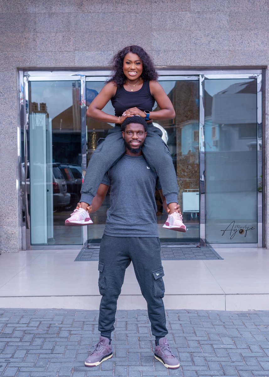 OpydivaM's tweet photo. Introducing our beautiful couple of #JaysCupofTee
🥰🥰❤️❤️
You know how the Bible says the feet of the righteous are ordered by the Lord… Our paths were def ordered by God.
Bride to be: @dre_omotayo 
Planner: @OpydivaM 
Makeup: @Chalovey1 
Photography: @ayofephotography https://t.co/TN8C0yvhya