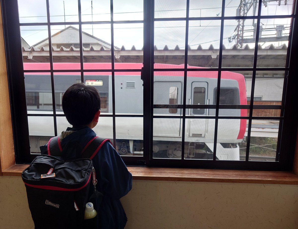 terasuke_50's tweet photo. 湯田中駅前温泉楓の湯から見るスノーモンキー号。
早く乗りたい…

#地方民鉄フォトコンテスト
#鉄道のある風景
#長野電鉄
#湯田中駅前温泉楓の湯 https://t.co/2x7g4JjicU