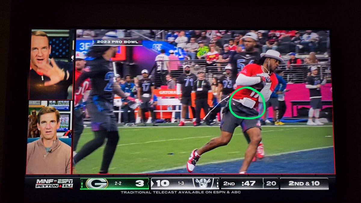 FootballPlayCrd's tweet photo. Our https://t.co/dPpjJAojyK play wristbands from the Pro Bowl Games made it on the Manning Cast last night on Monday Night Football with @EliManning and Peyton!
#ManningCast #MondayNightFootball #FootballPlayCard https://t.co/gxSVB5evSx