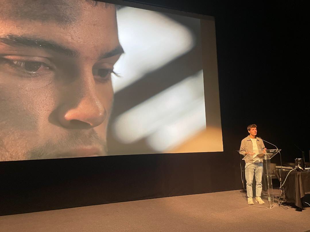 Pictanovo's tweet photo. #CreaTalents - Cyril Pruvost pitche pour l’équipe du court métrage "Le bruit du métal" @UphfOfficiel (#valenciennes). Le film suit le quotidien monotone d’un jeune ouvrier nommé Alex. Quelque chose gronde en lui depuis que l’un de ses amis s’est tué en voiture...
#BonneChance https://t.co/GqBaVMGNGc