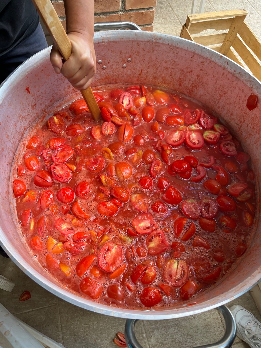 Almost full! Keep adding until you get to the top!! 
.
.
#cookery #cookinglesson #cookingclass #chefmichaelsampson #handson #makeityourself #recipe #goodfood #activity #experience #mediterraneandiet #holiday #sicily #Sicilia #Palermo #delicious #sicilydelicious #sicilyfood
