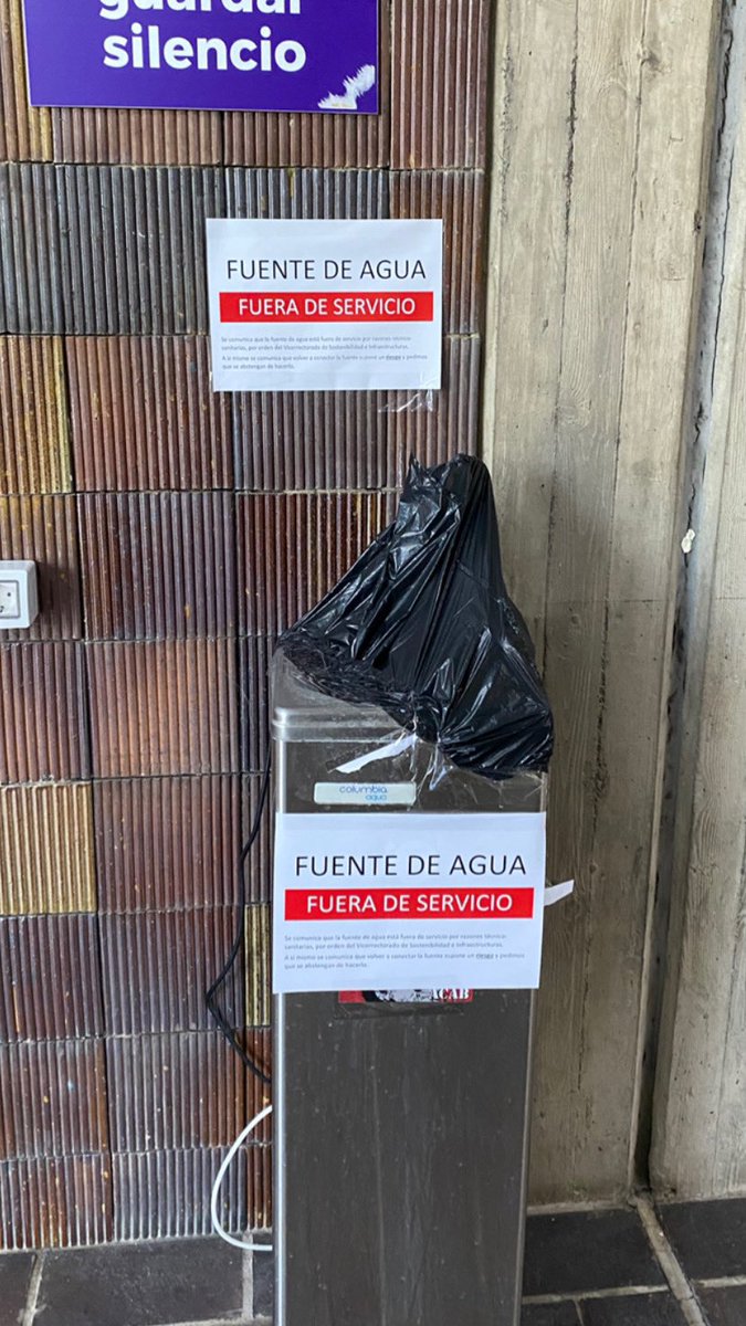 luciacrdn__'s tweet photo. en plena calima en Tenerife, se cancelan las clases por la ola de calor en institutos pero en la universidad de la Laguna no y las fuentes fuera de servicio, de vergüenza https://t.co/U8rRisc0ek