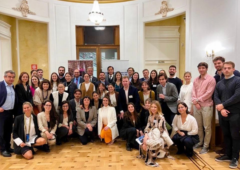CiroColombara's tweet photo. Agradezco haber podido participar de la #SemanaProBonoArgentina, siendo parte del Panel de expertos en “Regulación y Nuevas Tecnologías”. El evento fue organizado exitosamente por la @comisionprobono, @VanceCenter, Trustlaw y La Red Probono de Las Americas. https://t.co/fw7LsCp3uh