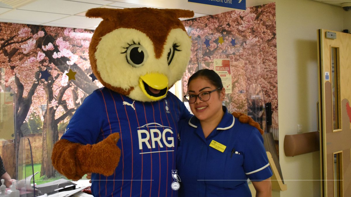 OfficialOAFC's tweet photo. 💙 To mark Play in Hospital Week, Chaddy Owl paid a visit to the children's ward at Royal Oldham Hospital.

🦉 Chaddy was on hand to greet patients and staff, as well as pose for photographs.

@OfficialOACT | #oafc https://t.co/V8HxSjlKOs