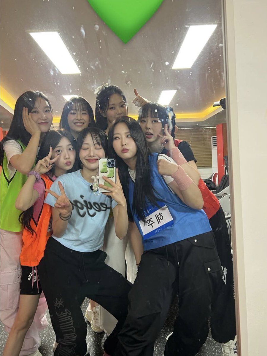 hyunjinlog tweet picture