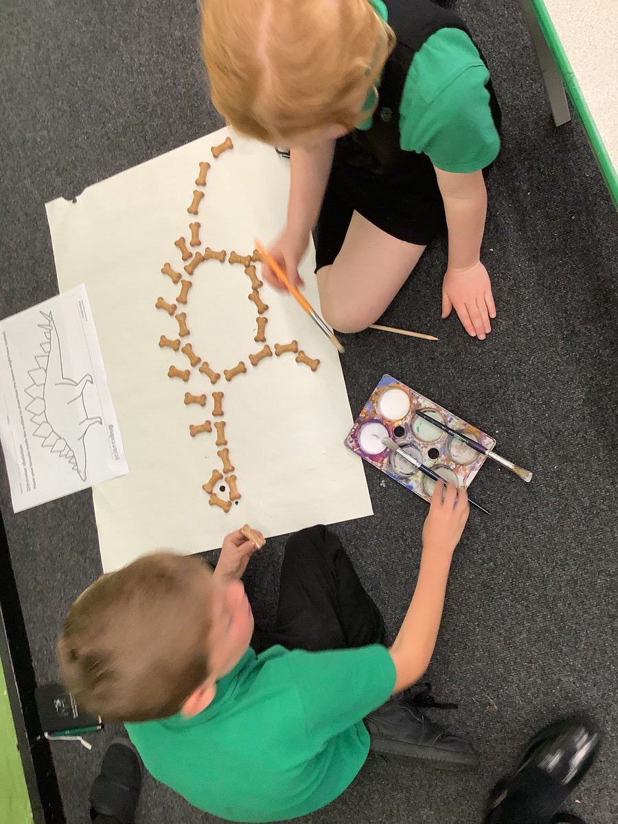 Wye_WPA's tweet photo. Next up we became palaeontologists and used real life dinosaur bones 😉😉 to create our very own dinosaurs. #WatersideScience https://t.co/PWfwWaCGac