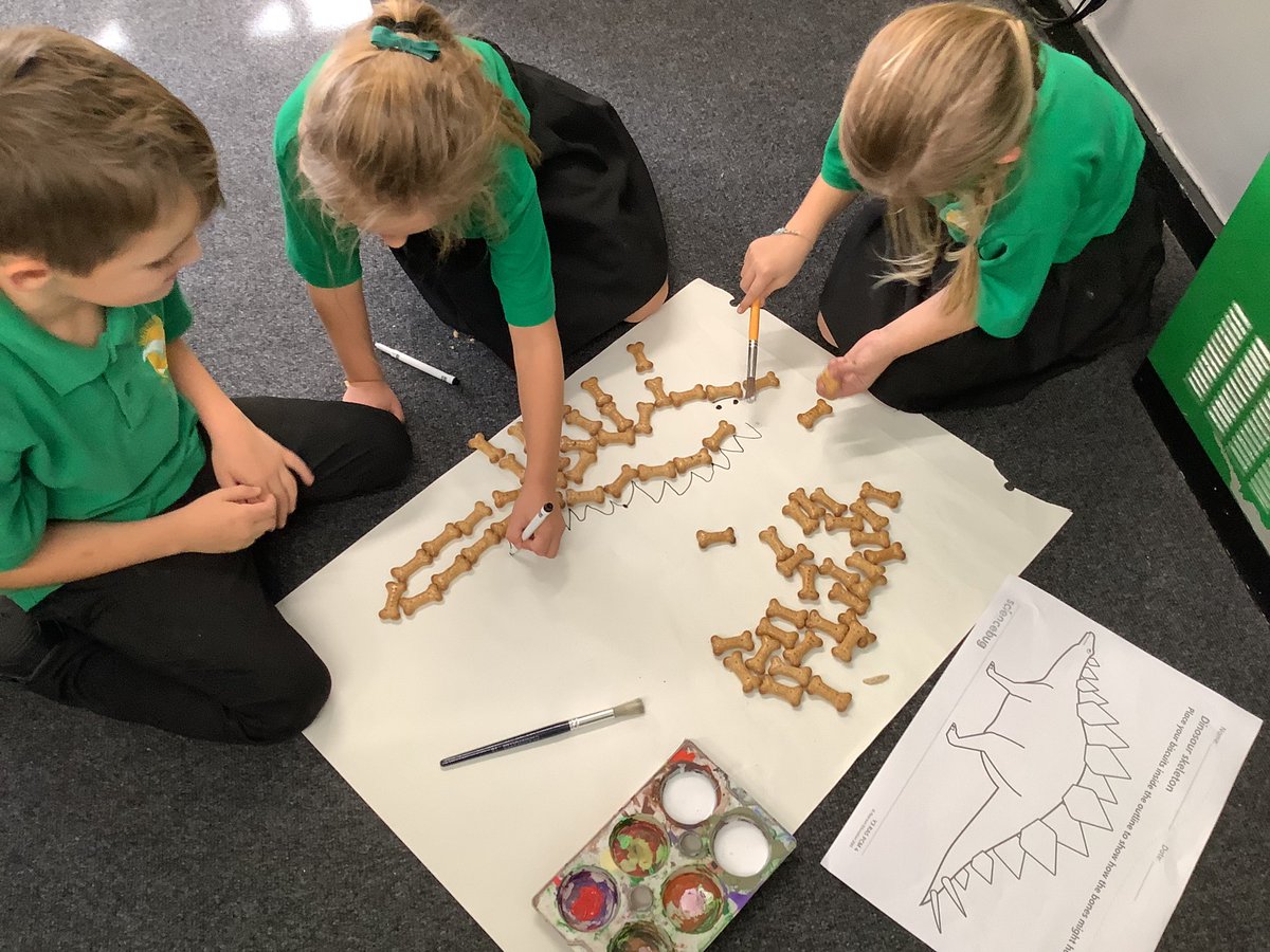 Wye_WPA's tweet photo. Next up we became palaeontologists and used real life dinosaur bones 😉😉 to create our very own dinosaurs. #WatersideScience https://t.co/PWfwWaCGac