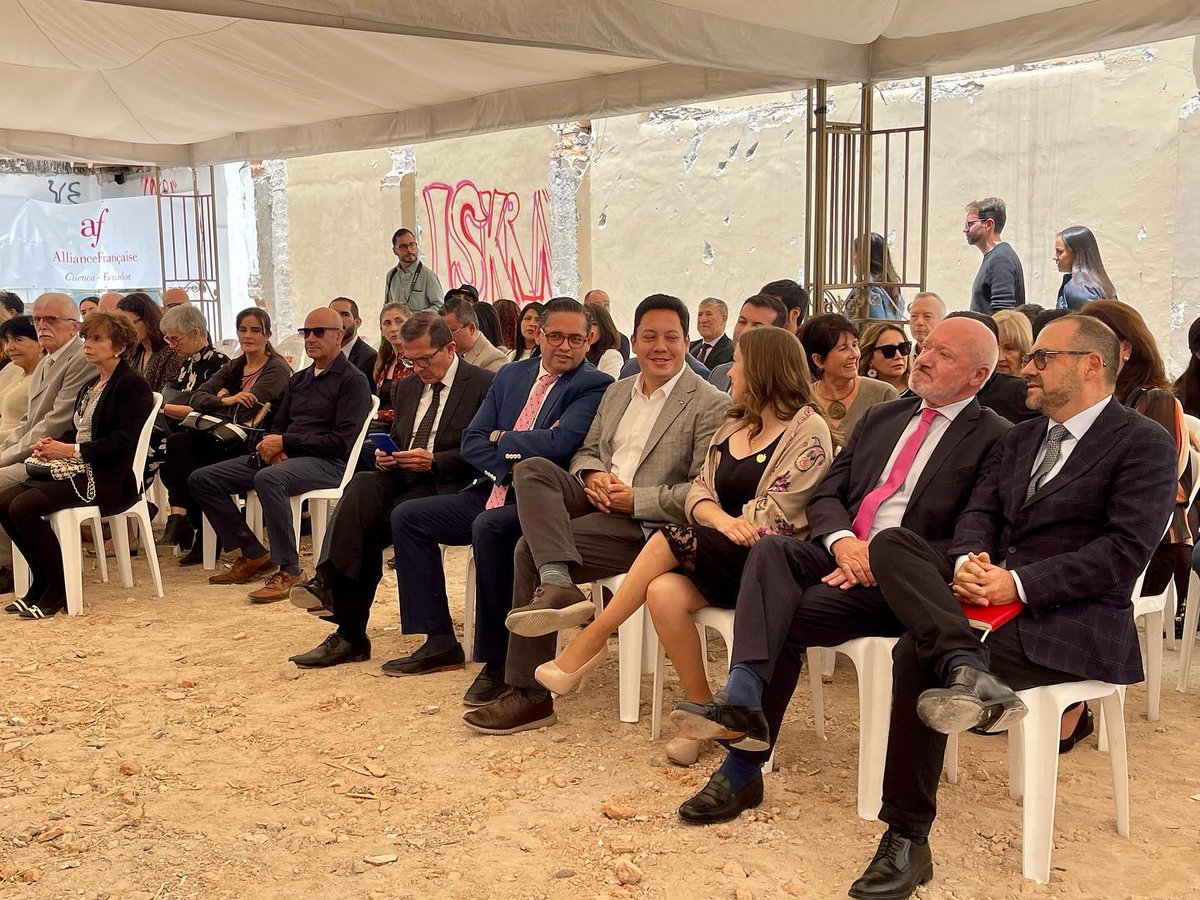 Honrados de formar parte del acto de colocación de la primera piedra de la casa cultural “La Maison d’à Côté” de la Alianza Francesa de Cuenca , con la presencia de Su Excelencia el Señor Frédéric Desagneaux, Embajador de Francia en Ecuador.