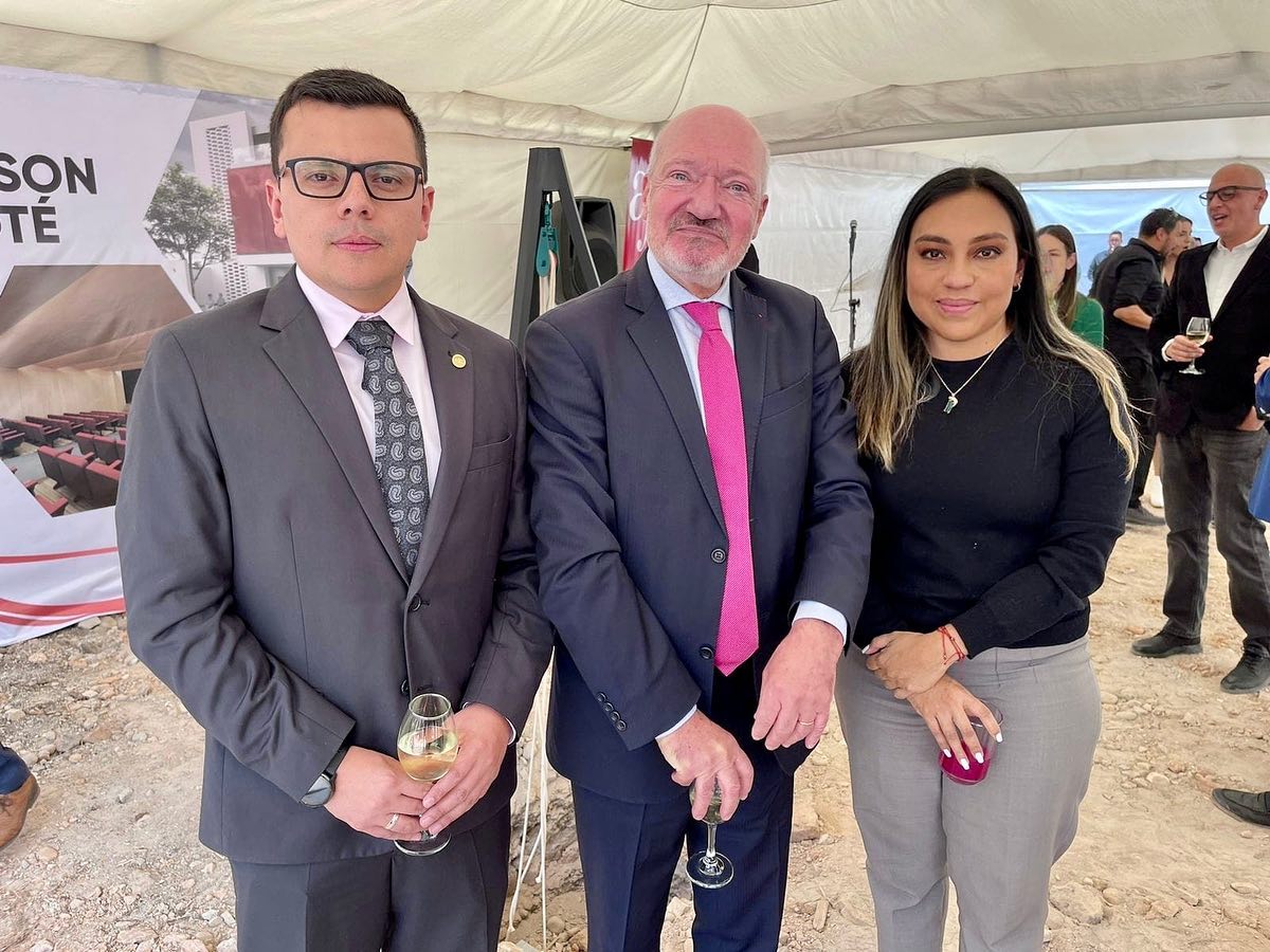 cccuenca's tweet photo. Cuenten con la #cccuenca para apoyar estos tan importantes y enriquecedores proyectos, que nos llenan de orgullo.
.
.
#cccuencapresente #orgulloccc #alianzafc #cuenca #ecuador https://t.co/9bR9g7rWWc